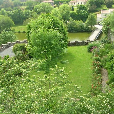 B&B "Les Remparts" Vouvant Bagian luar foto